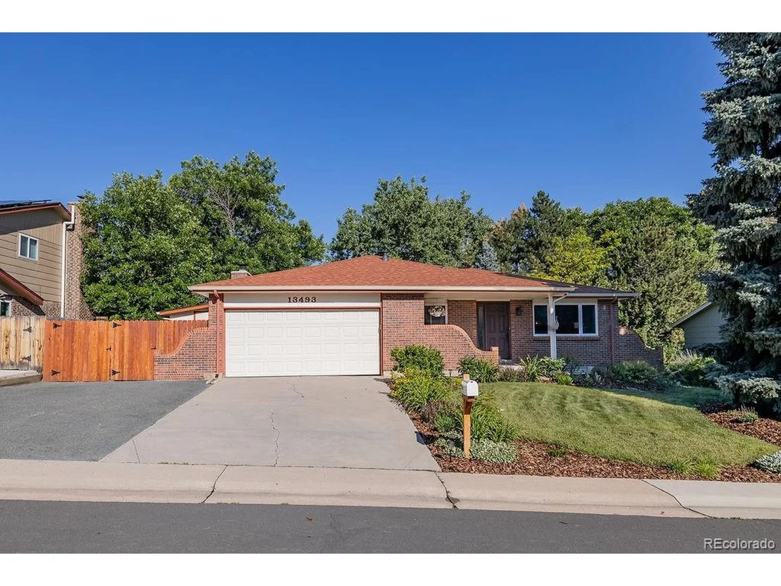 Photo of 13493 Omega Cir