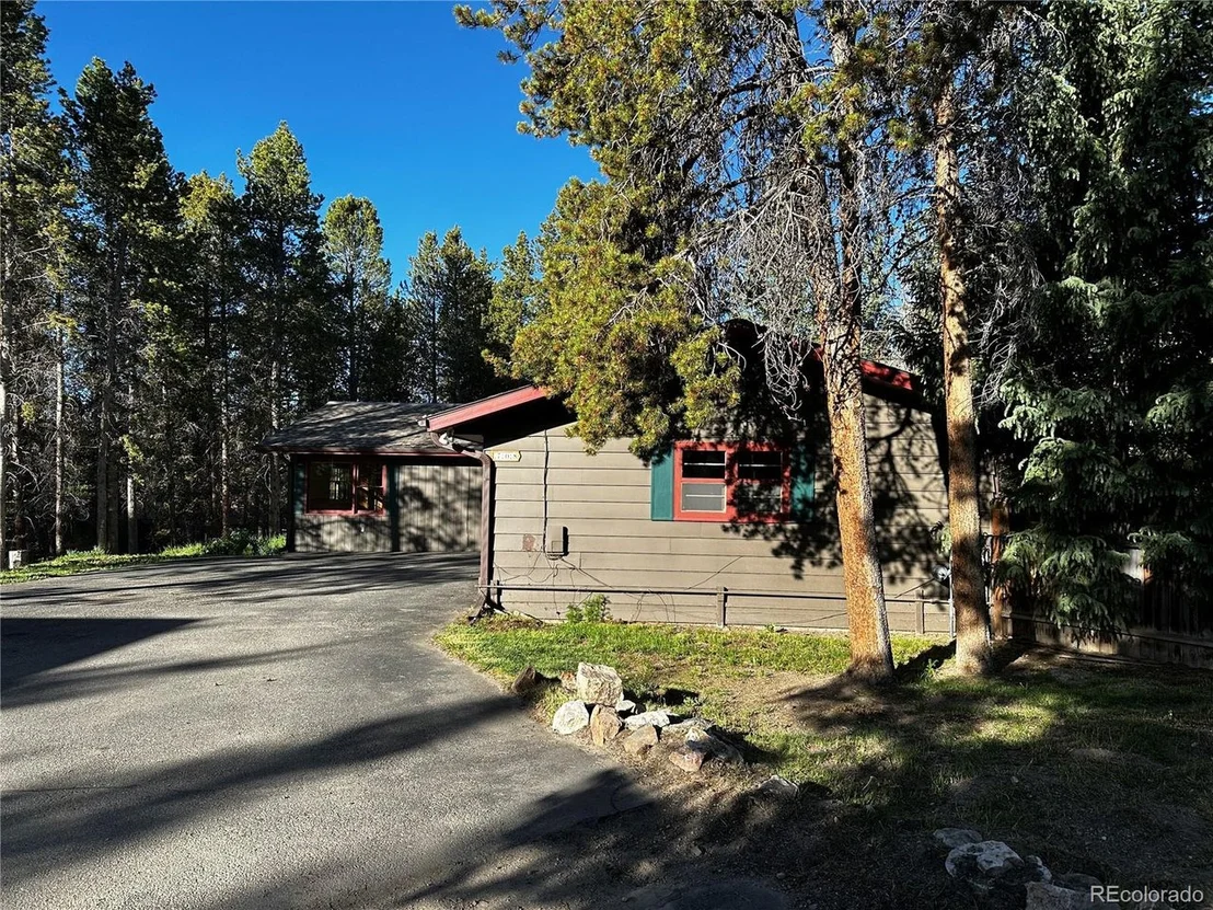 Photo of 708 Mountain View Dr