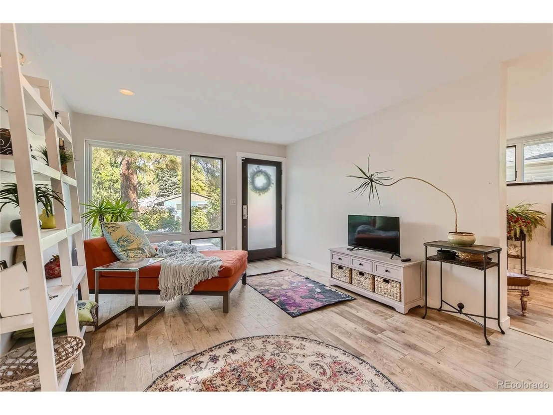 Photo of 161 3rd Ave