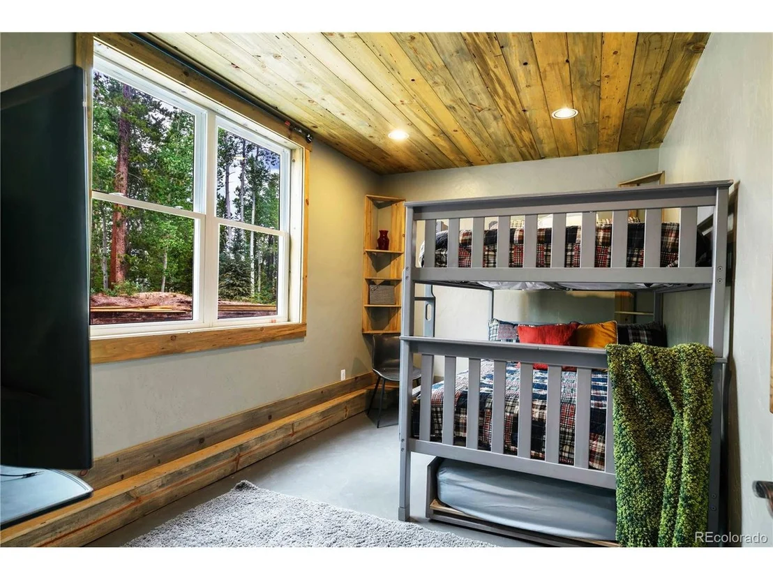 Photo of 28 Rainbow Dr