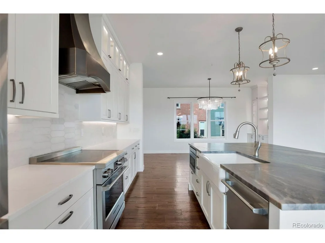 Photo of 410 Superior Dr