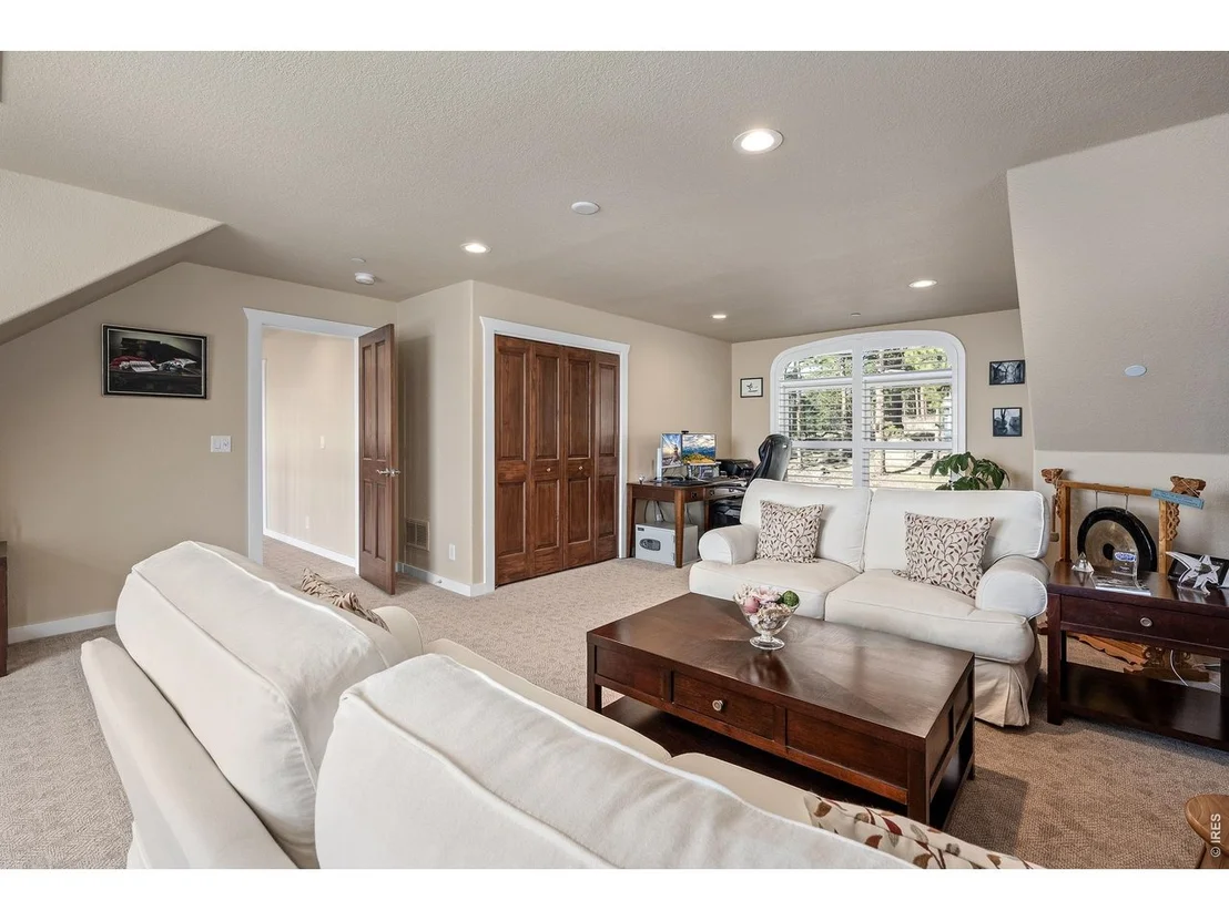 Photo of 820 Peakview Rd