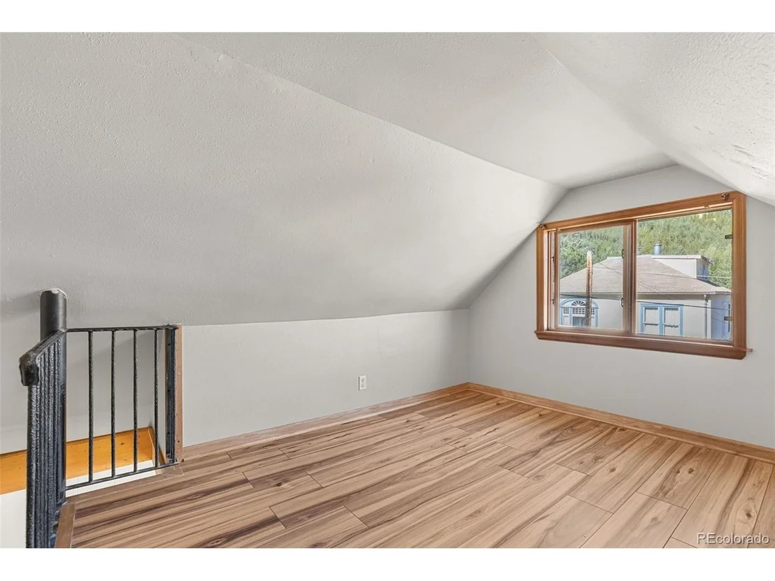 Photo of 350 Spring St