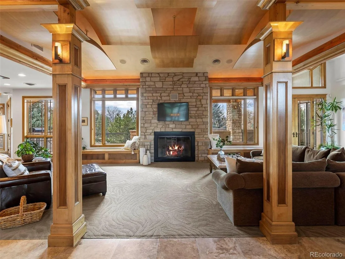 Photo of 680 Front Range Rd