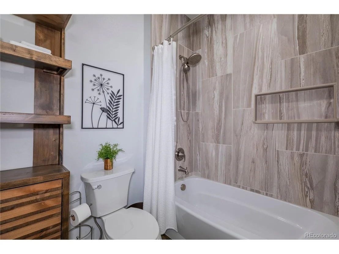 Photo of 6798 Lakeside Cir
