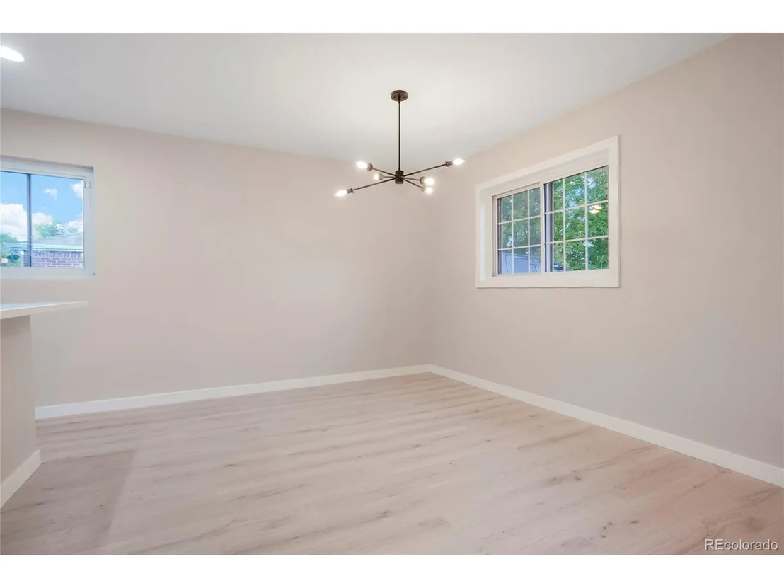Photo of 991 Russell Blvd