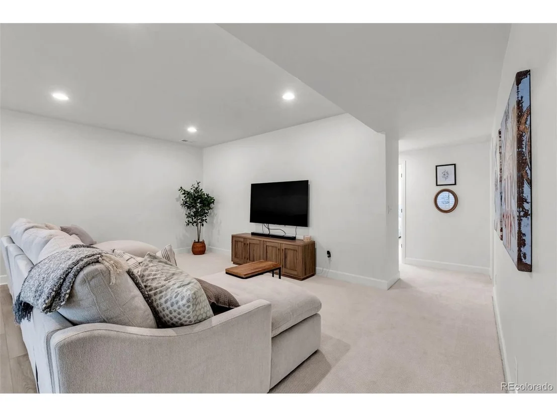 Photo of 5534 Riverbend Ave