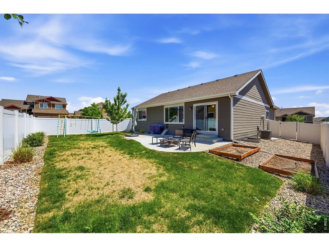 Photo of 987 Axis Dr