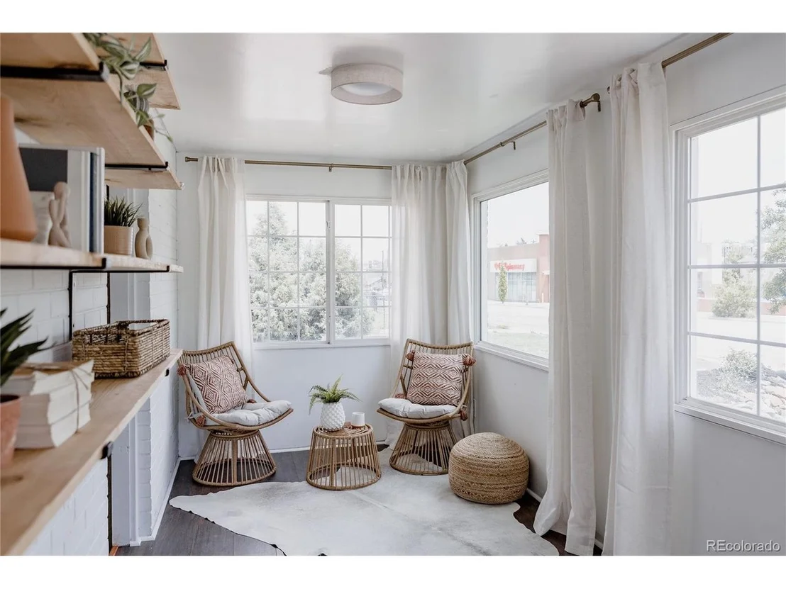 Photo of 3733 Sheridan Blvd