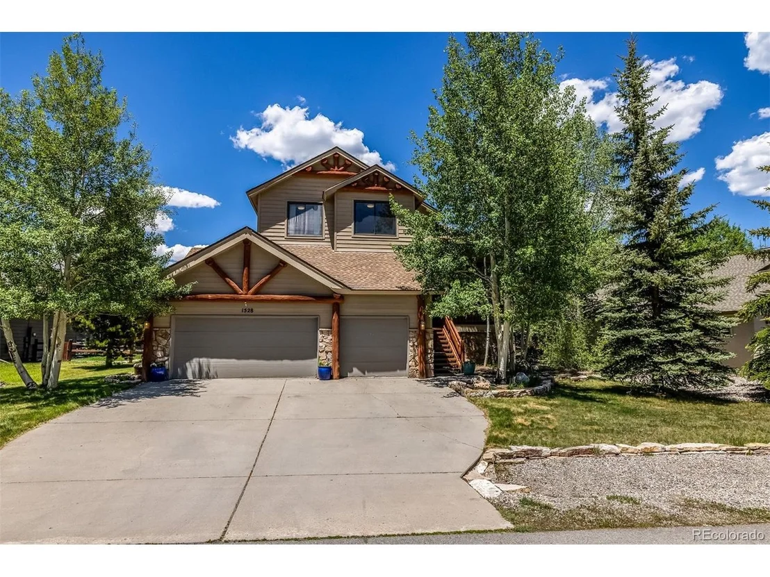 Photo of 1528 Legend Lake Cir