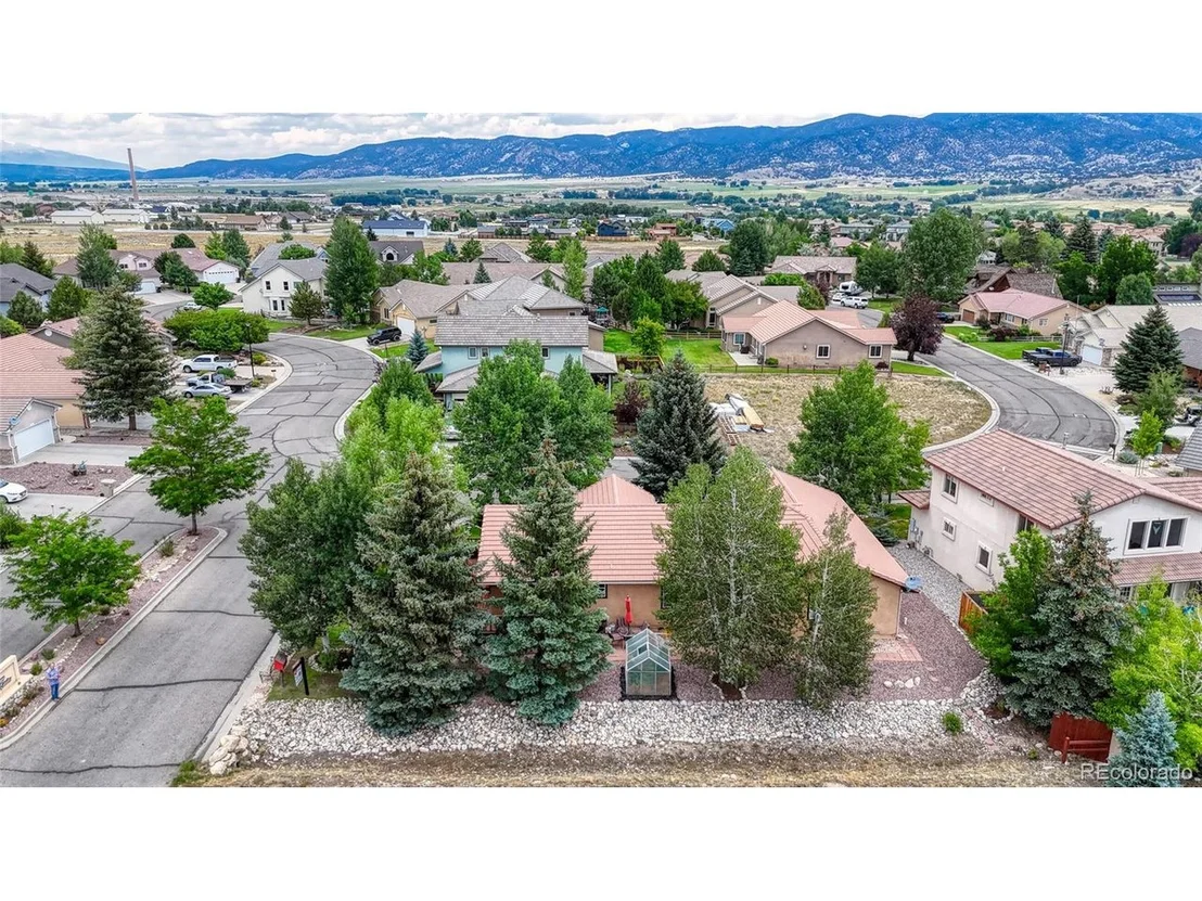 Photo of 1 Silver Spruce Dr