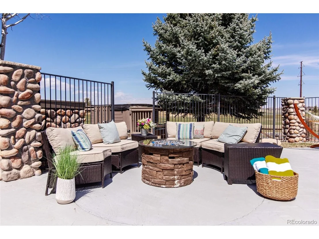 Photo of 1127 Wyndemere Cir