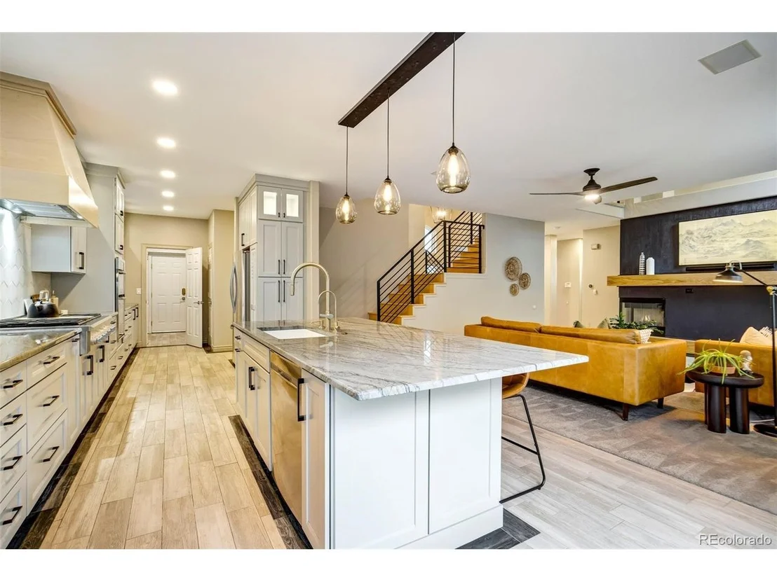 Photo of 327 Ingleton Ct