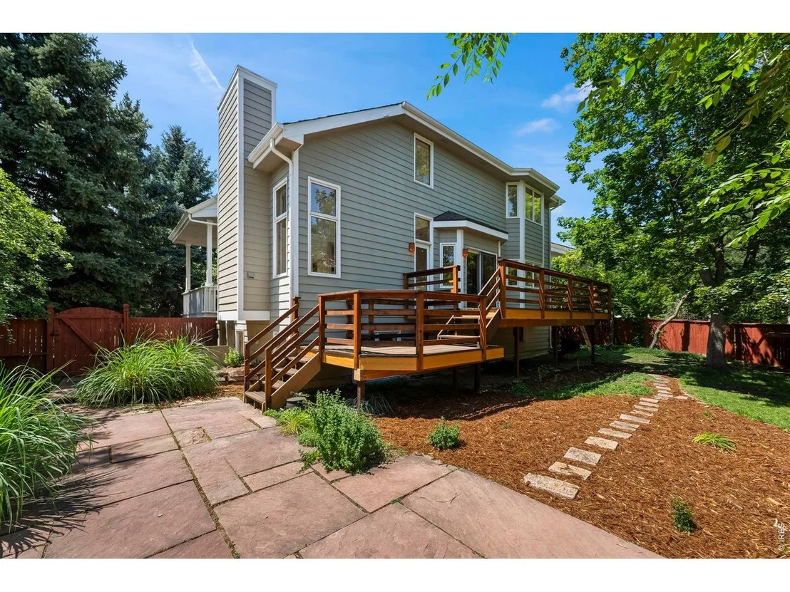 Photo of 1001 Utica Cir