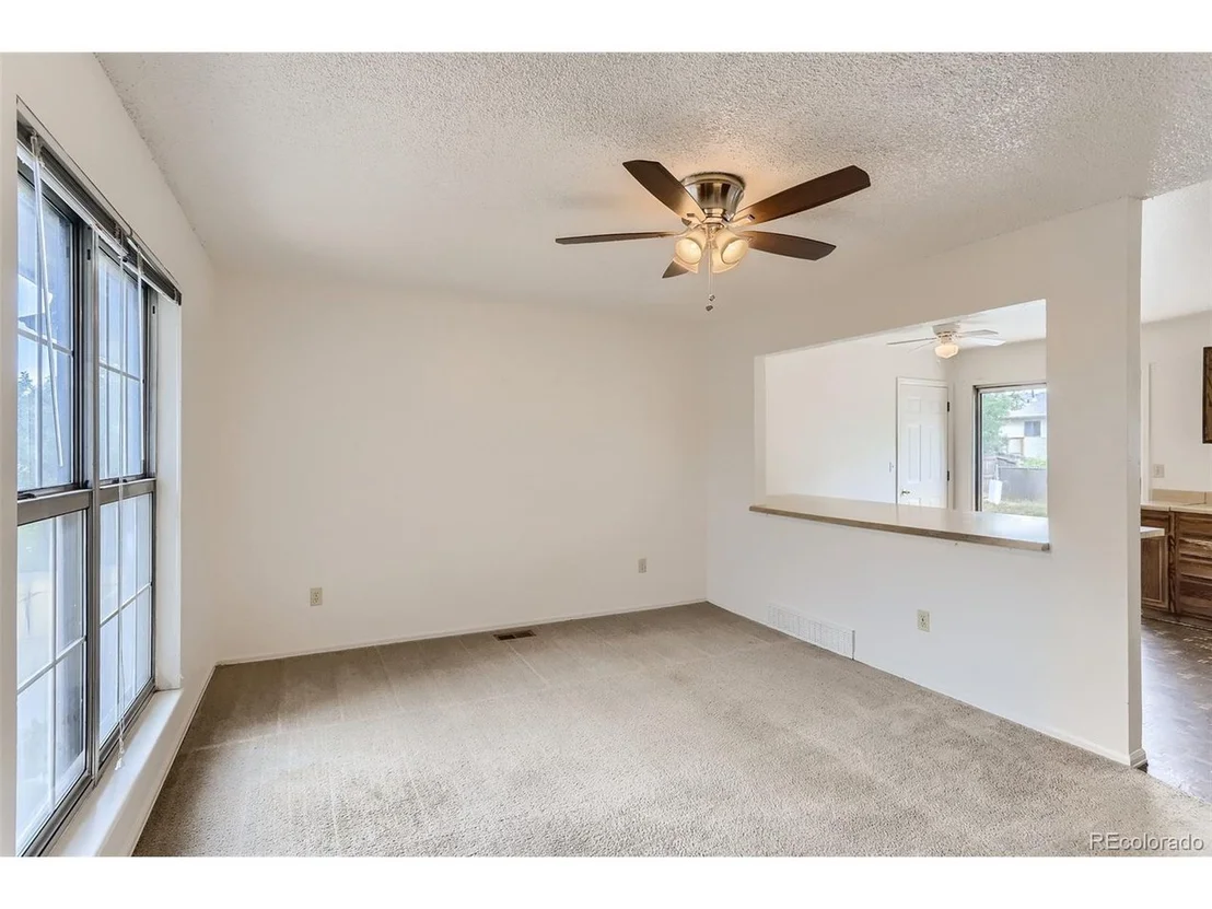 Photo of 216 Summit Cir