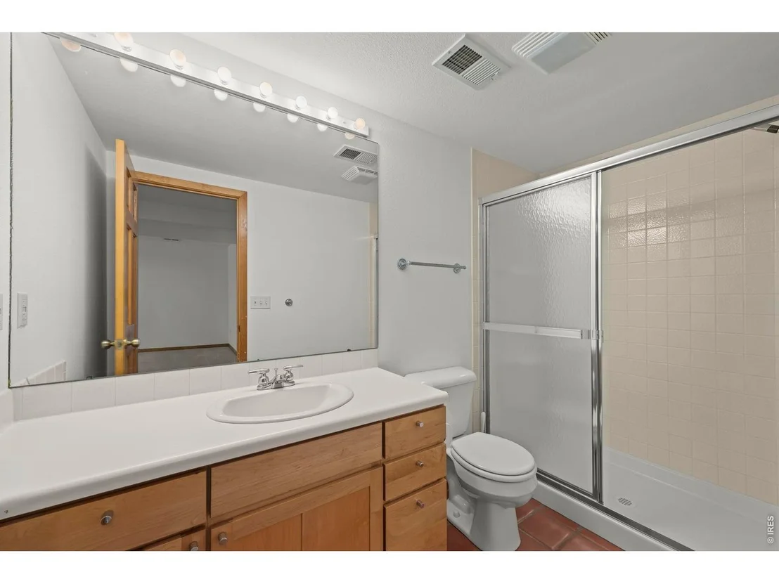 Photo of 1001 Utica Cir