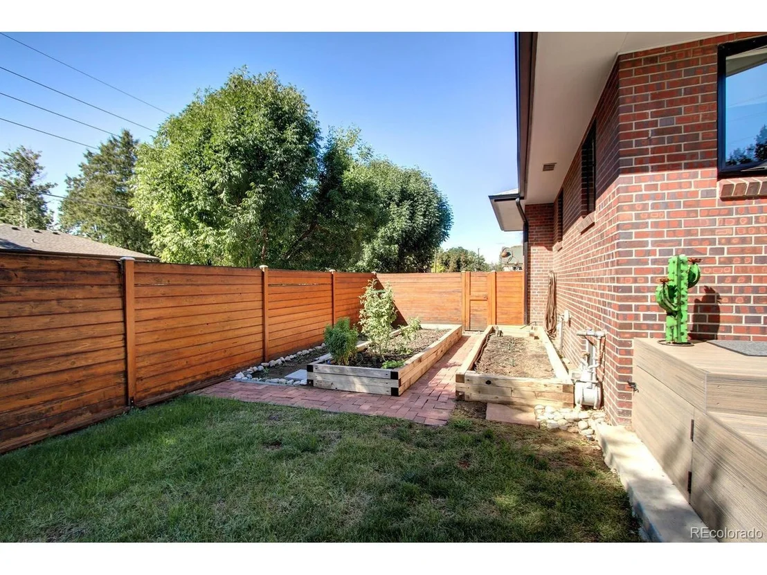 Photo of 1300 Elm St