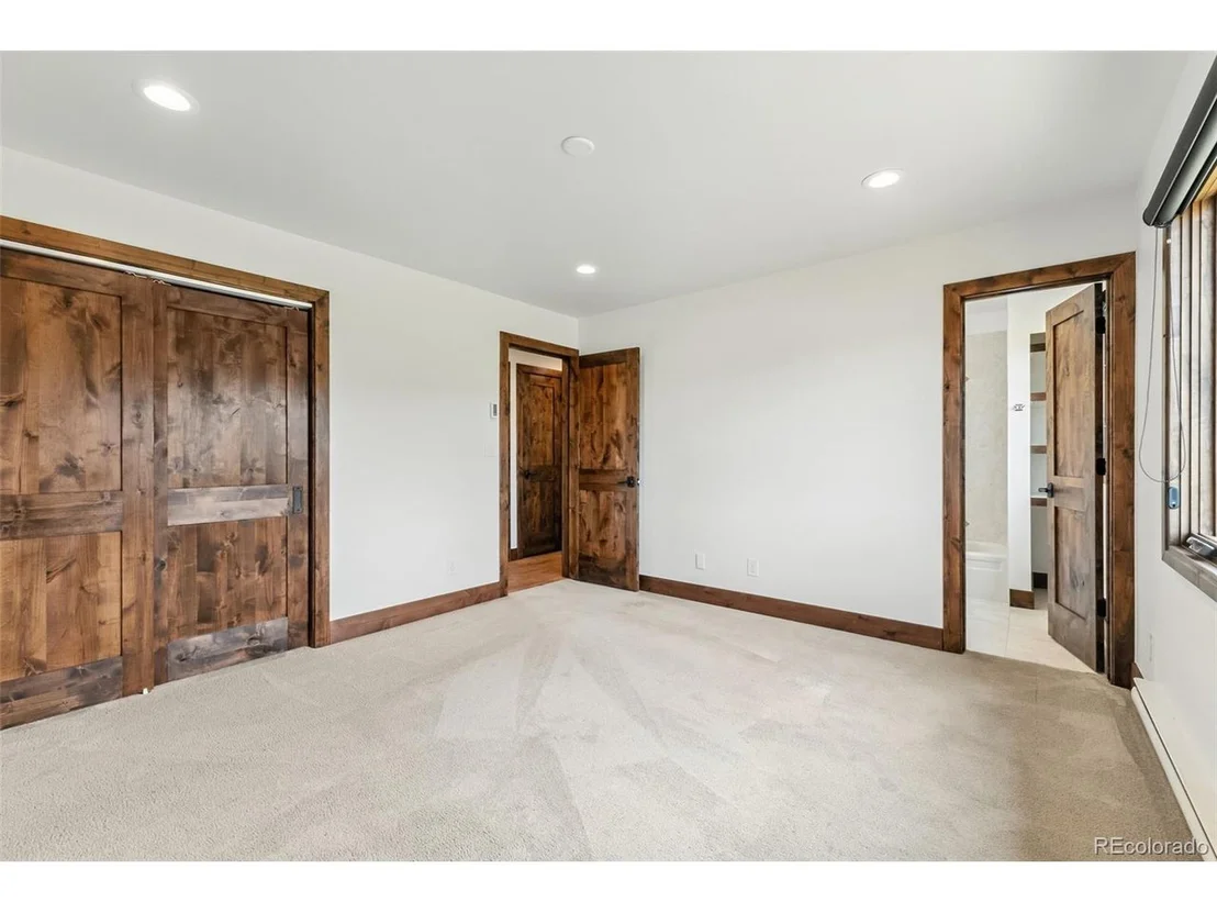 Photo of 815 Summit Dr