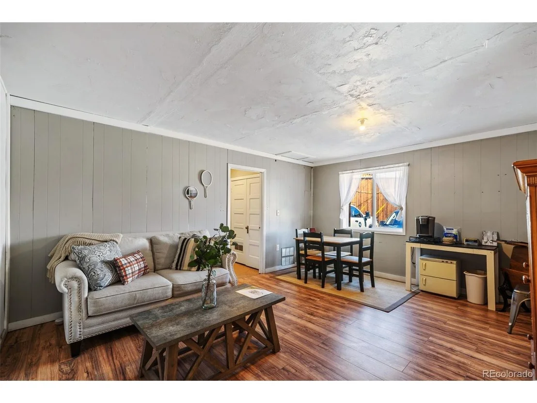 Photo of 104 N 3rd St