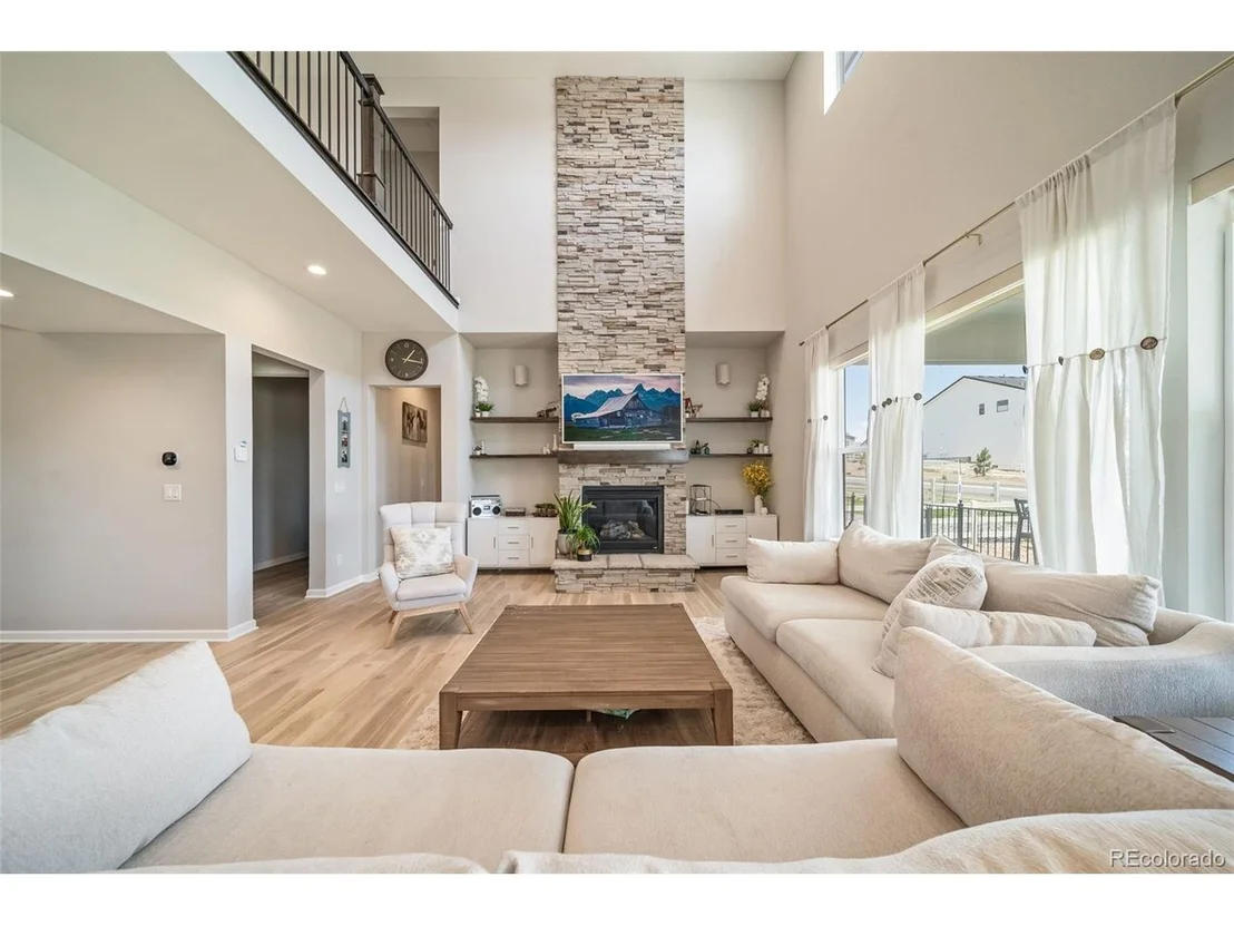 Photo of 5699 Amarosa Dr