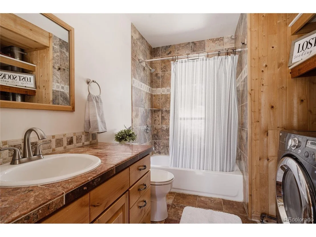Photo of 190 Circle Dr