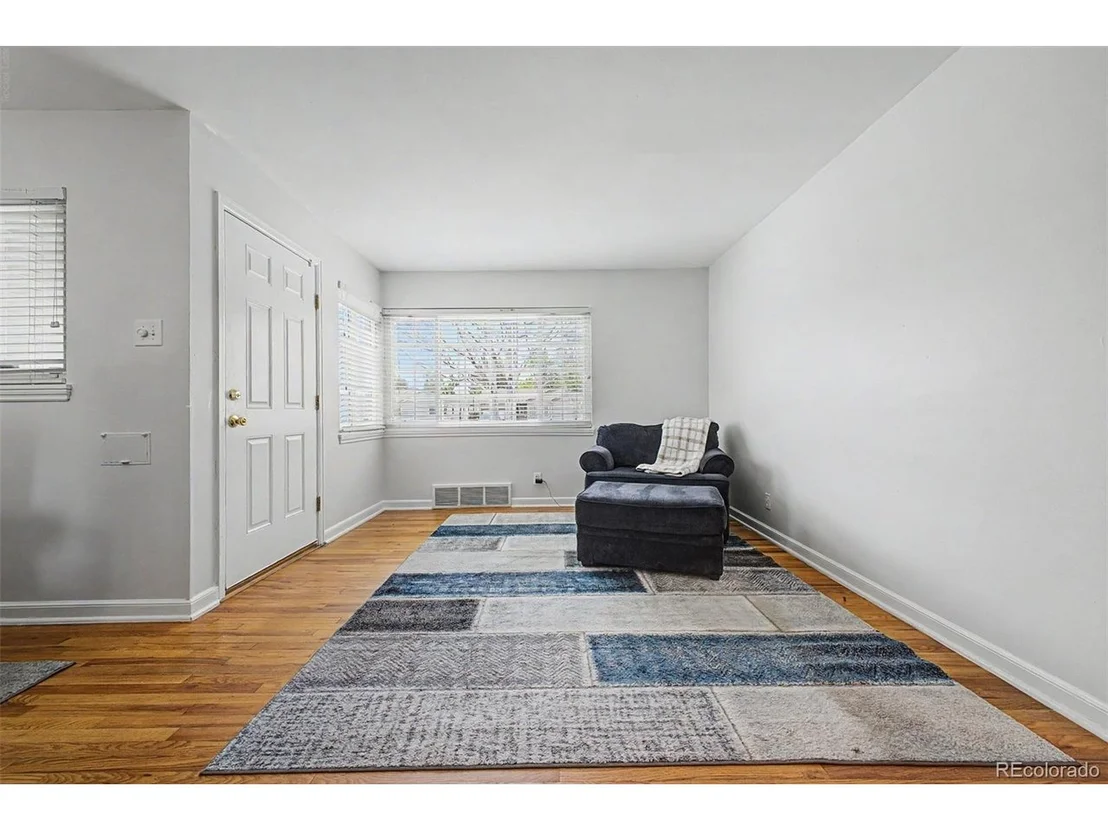 Photo of 1156 Lansing St
