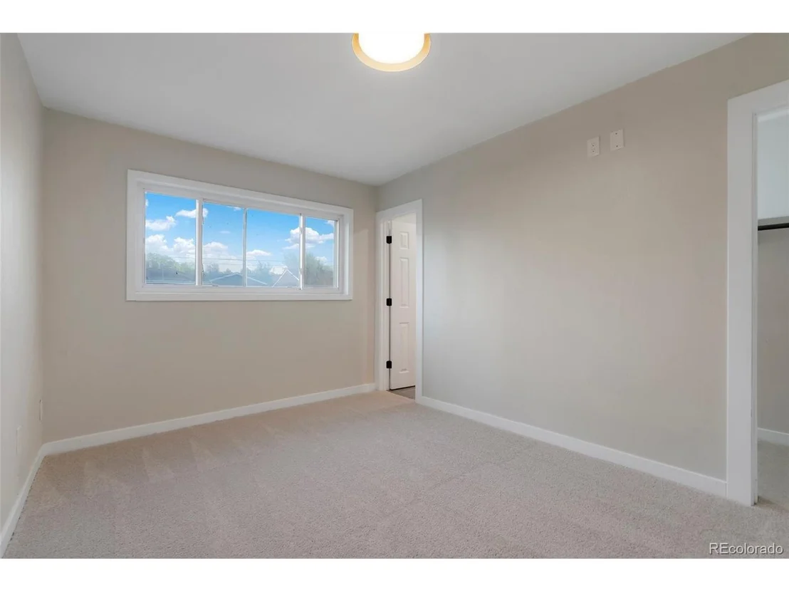 Photo of 991 Russell Blvd