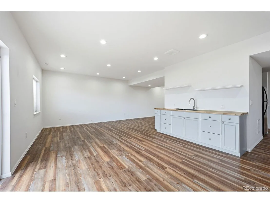 Photo of 42007 Westchester Cir