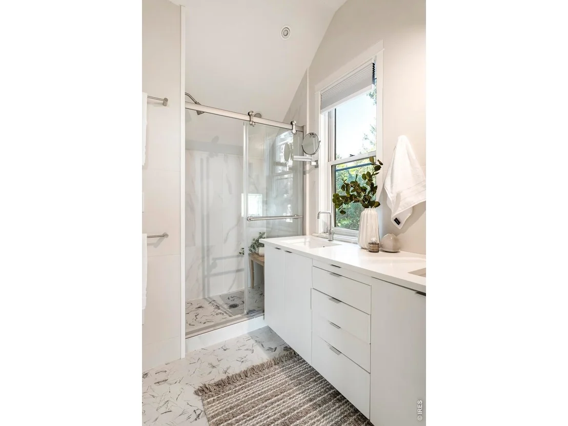 Photo of 805 Dewey Ave