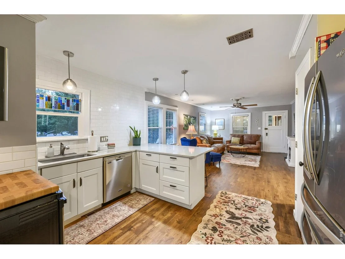 Photo of 202 8th Ave
