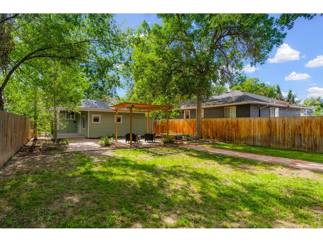 Photo of 814 Baker St