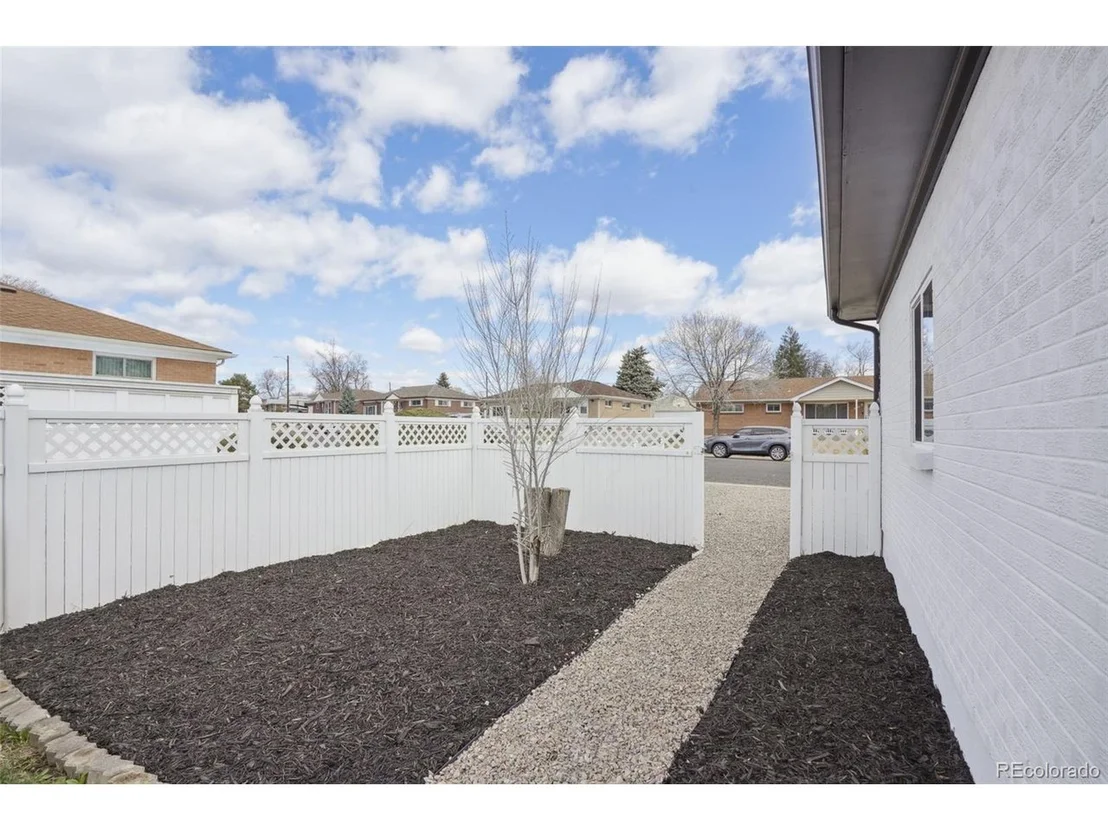 Photo of 10949 Larry Dr