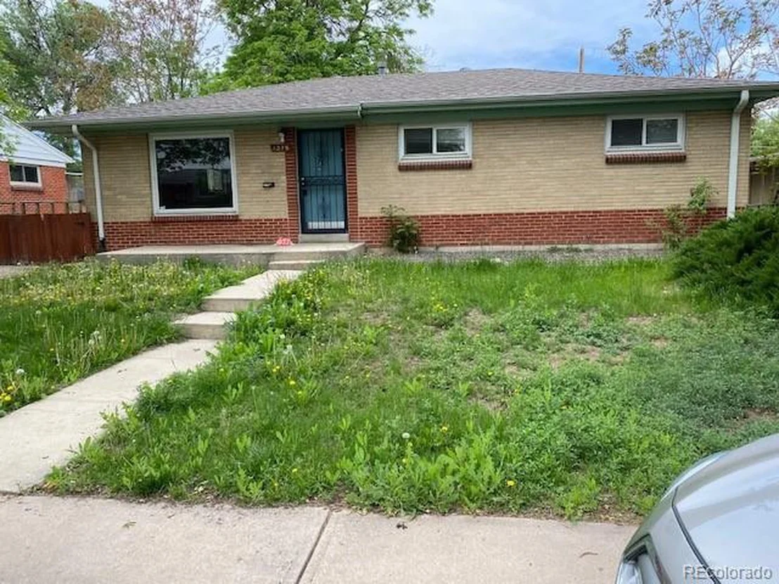 Photo of 1375 Troy St