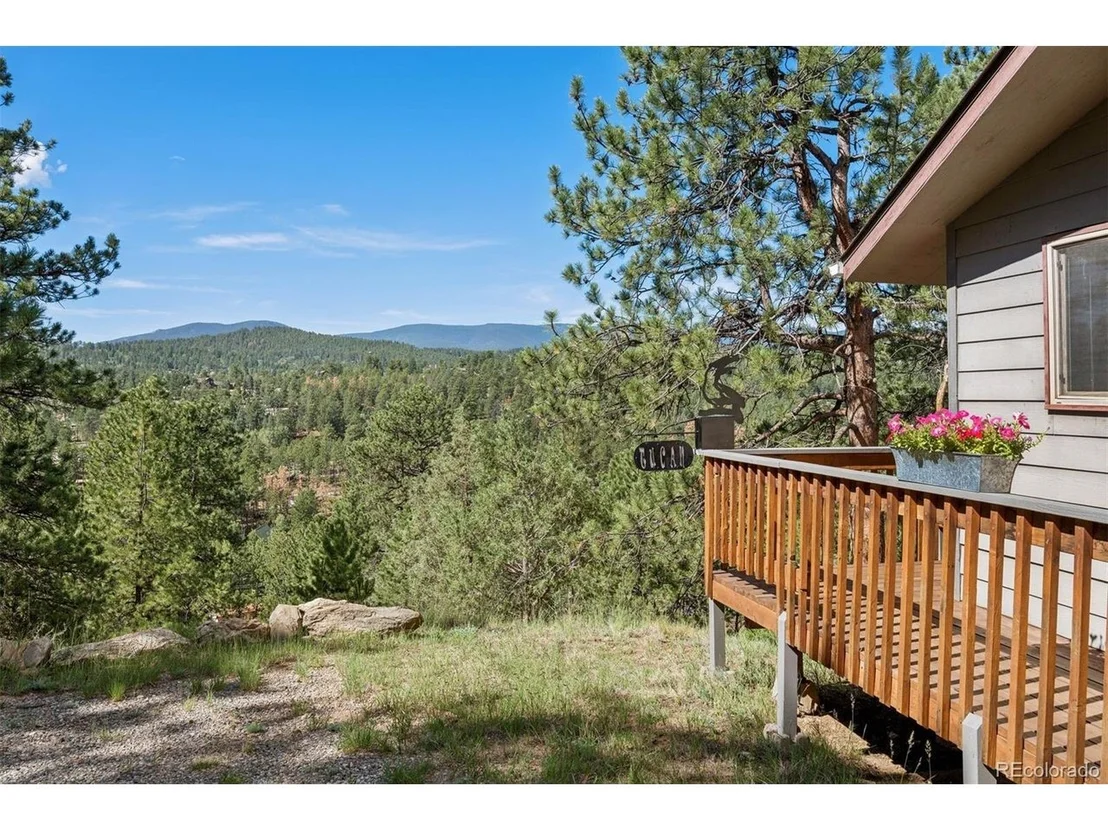 Photo of 221 Juniper Ln