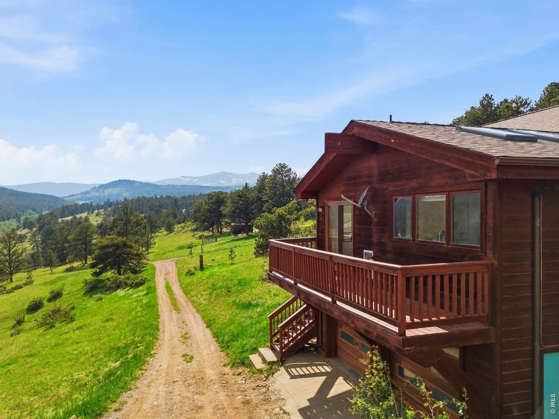 Photo of 8238 Sugarloaf Rd