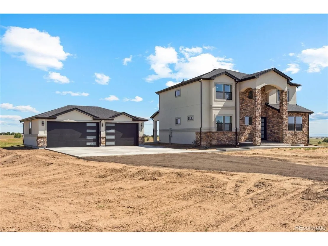 Photo of 995 Pinehurst Ct