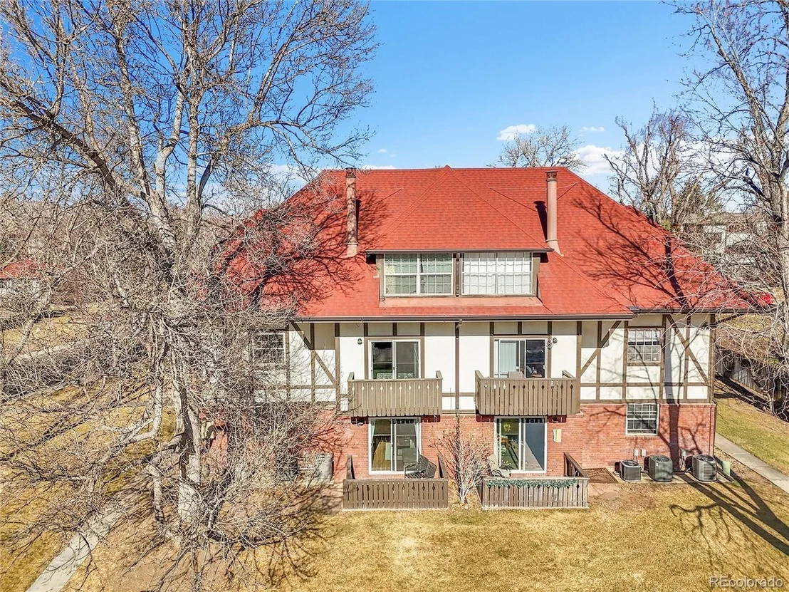 Photo of Unit 25J at 3250 Oneal Cir