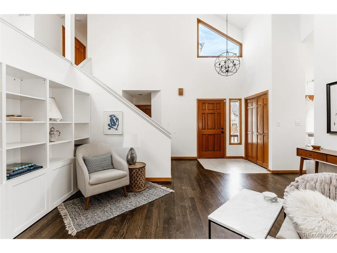 Photo of 847 Racquet Ln