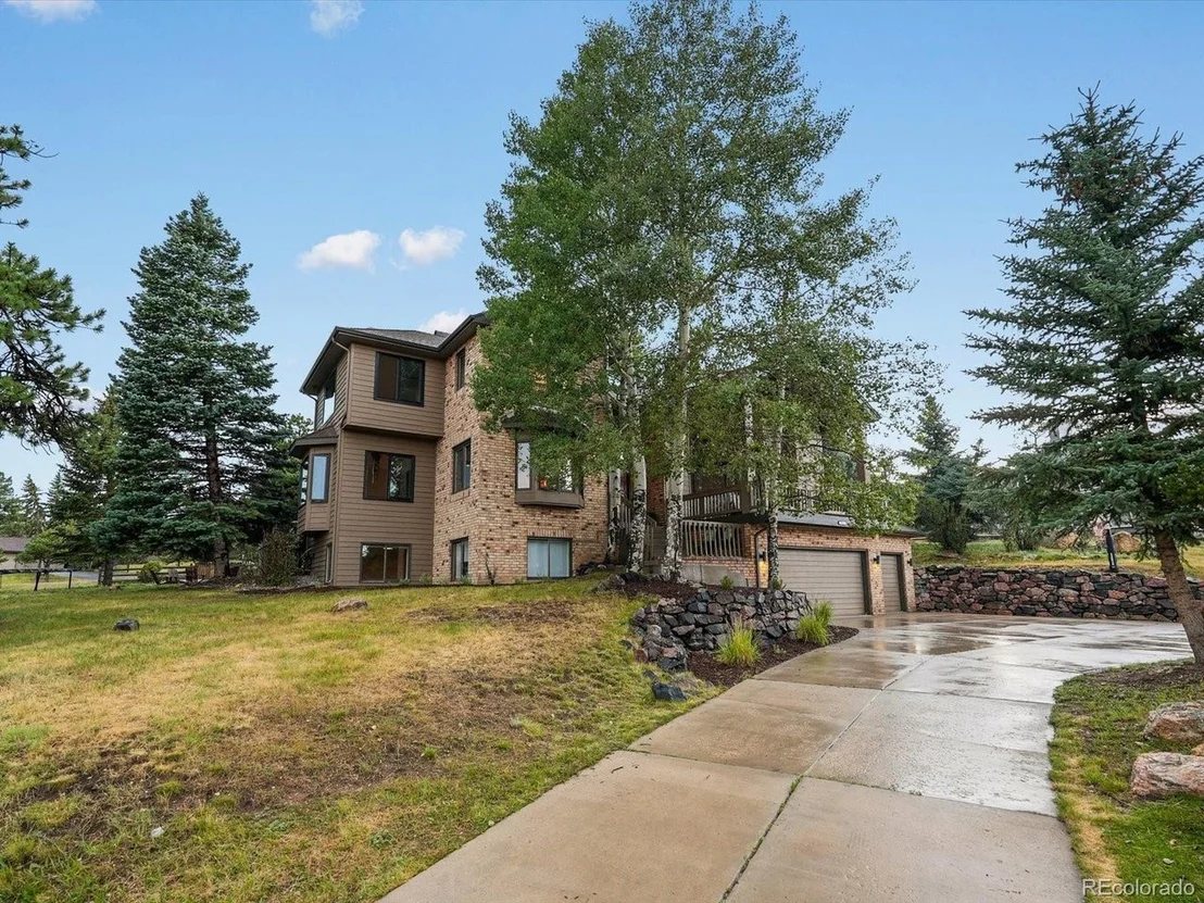 Photo of 2395 Pine Tree Ln