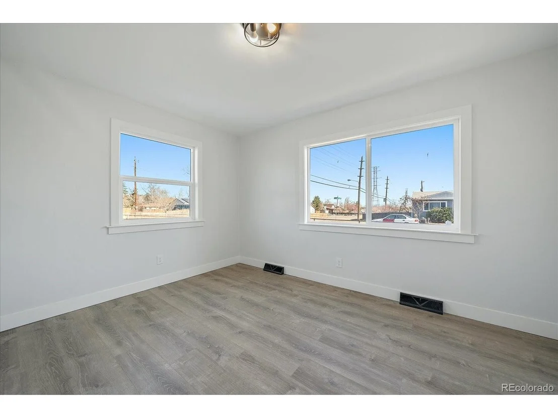 Photo of 995 Secrest St