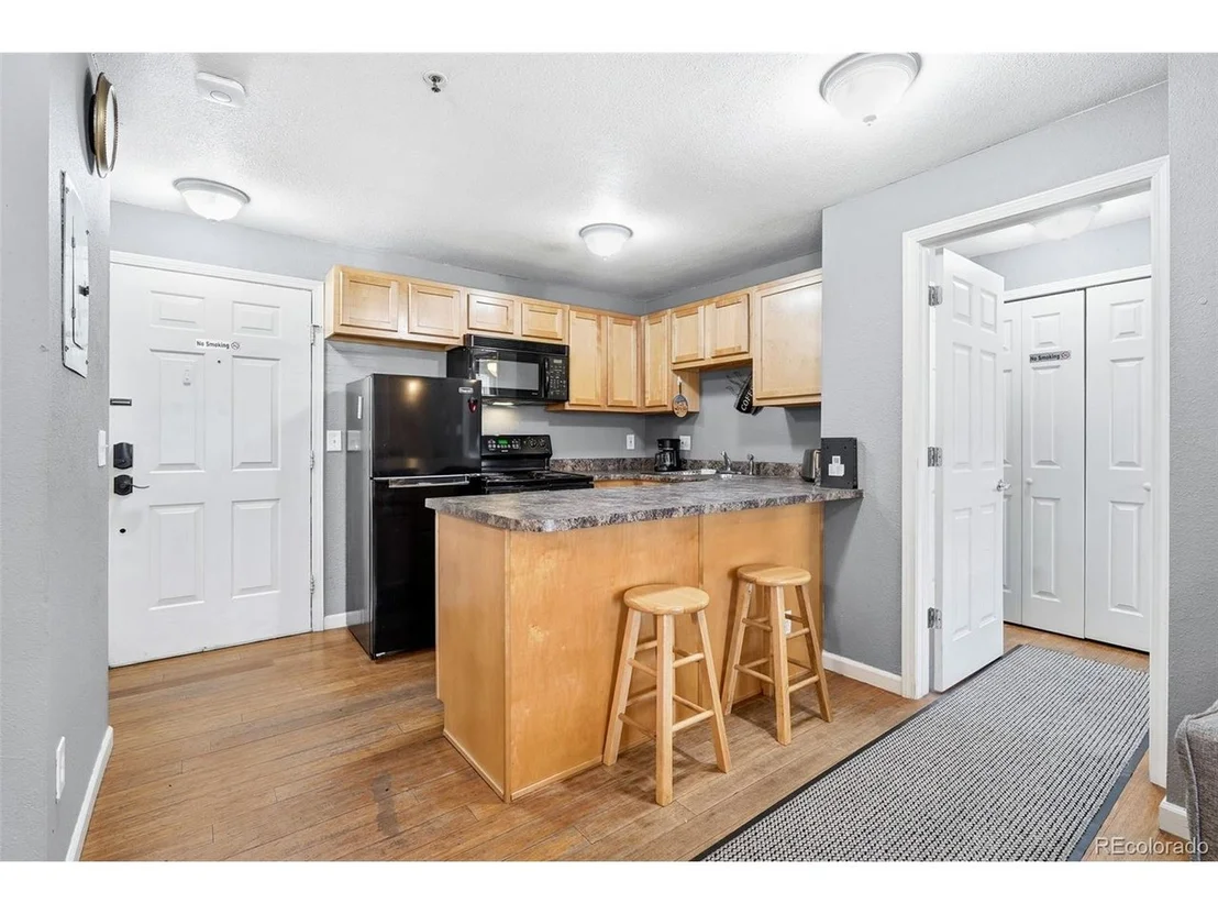 Photo of Unit 206 at 1405 Broadway