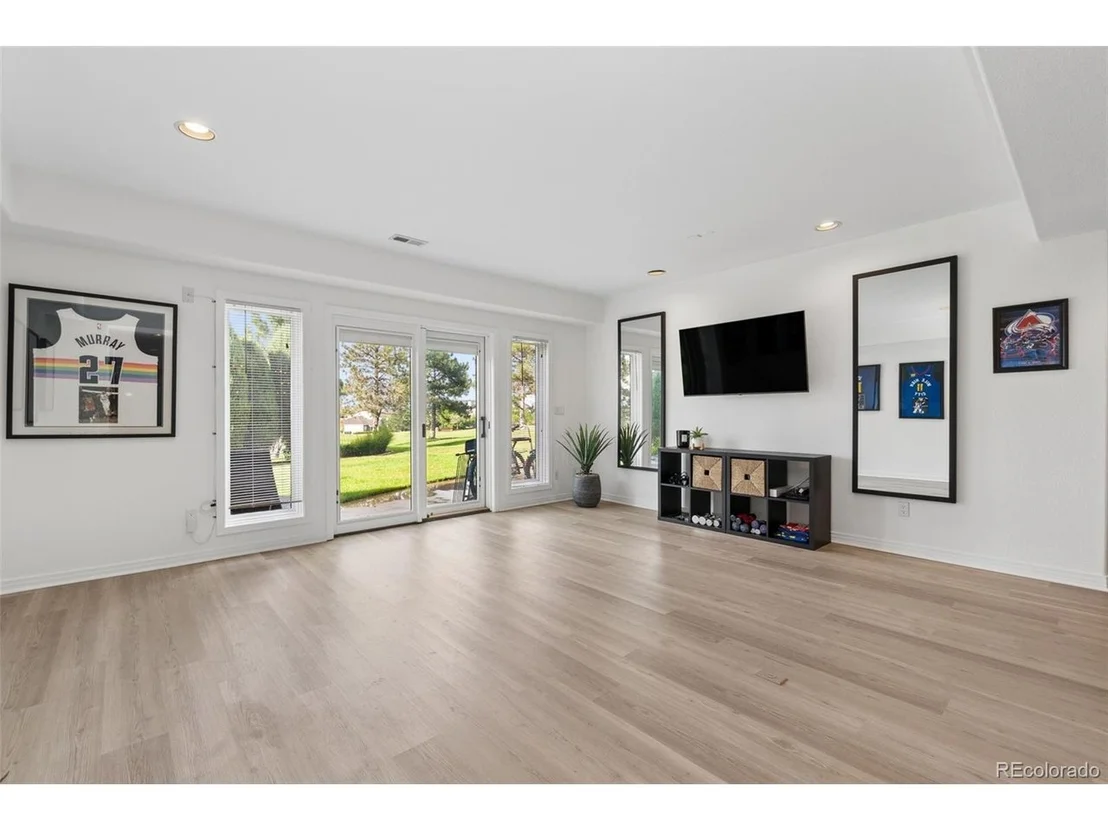 Photo of 8571 Colonial Dr