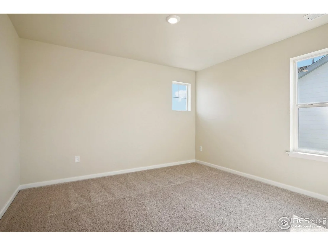 Photo of 824 Hummocky Way