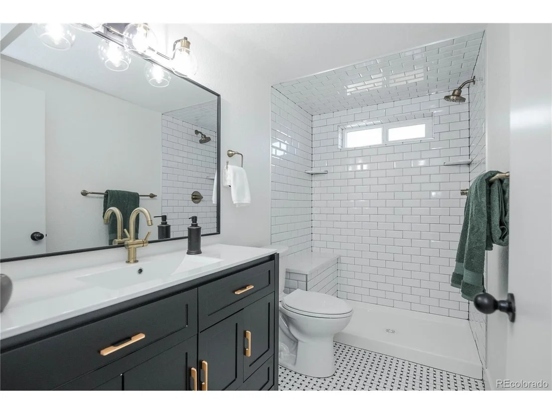 Photo of 6745 Garrison St