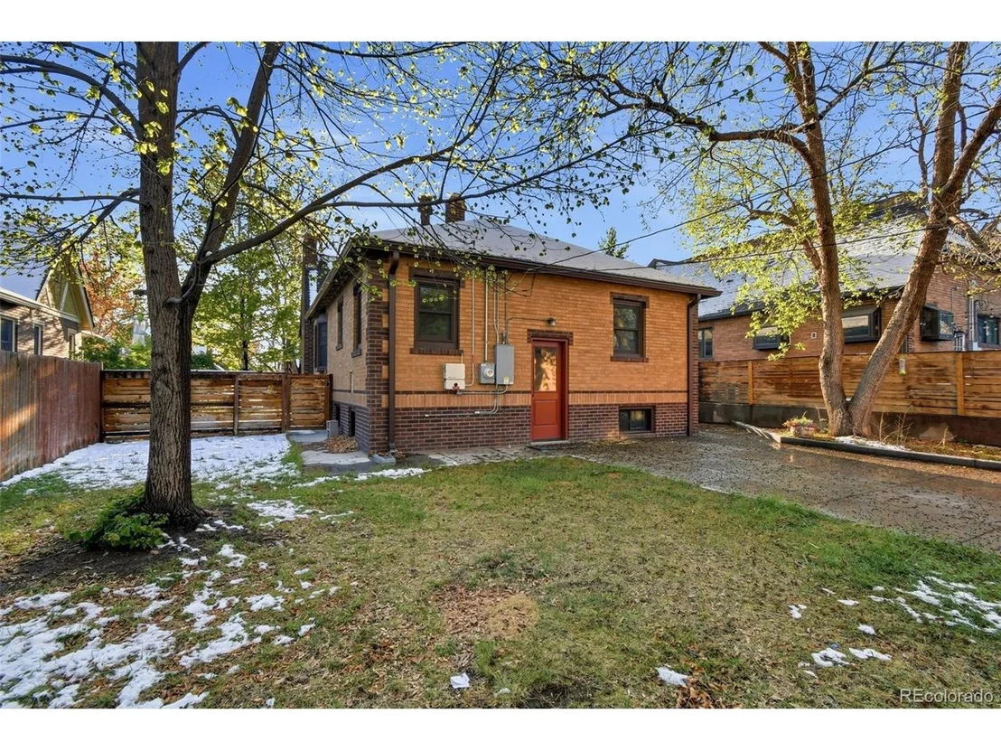 Photo of 2820 Clermont St