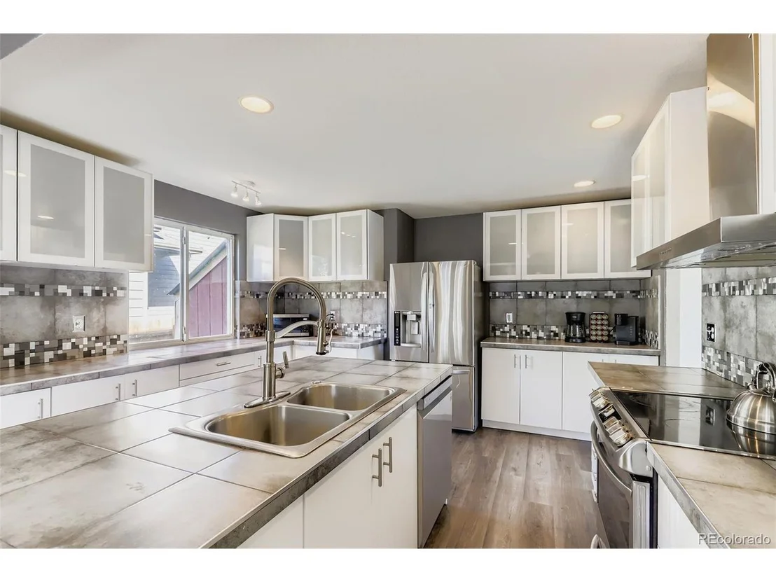 Photo of 6200 Sparrow Ave