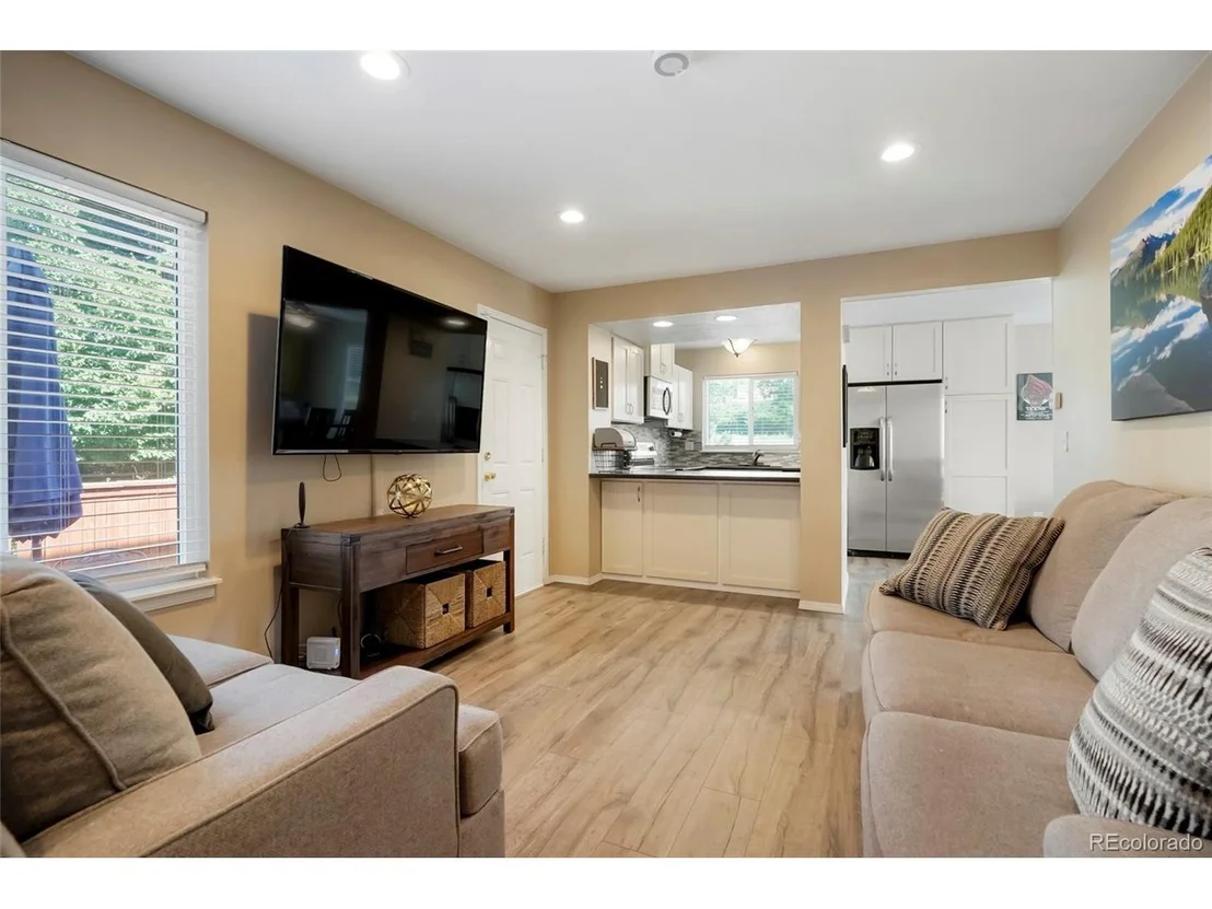 Photo of 6644 Laguna Cir