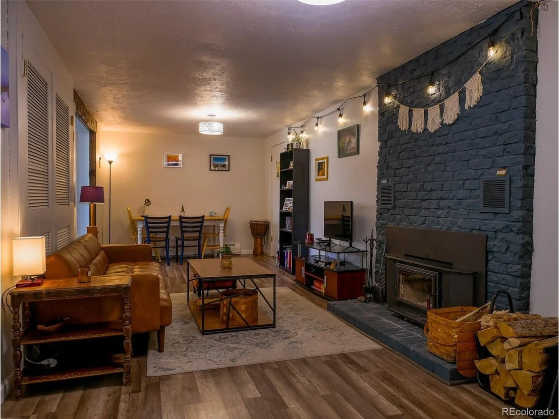 Photo of 541 W 7th St