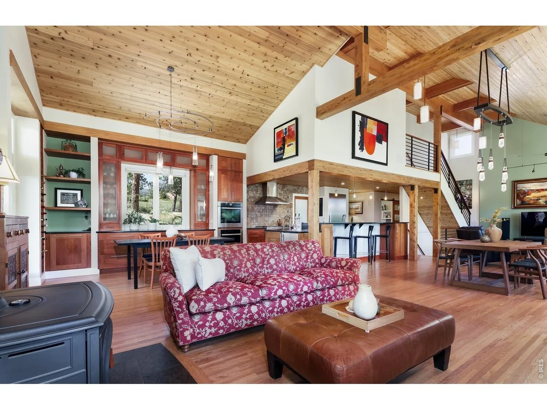 Photo of 300 Colard Ln