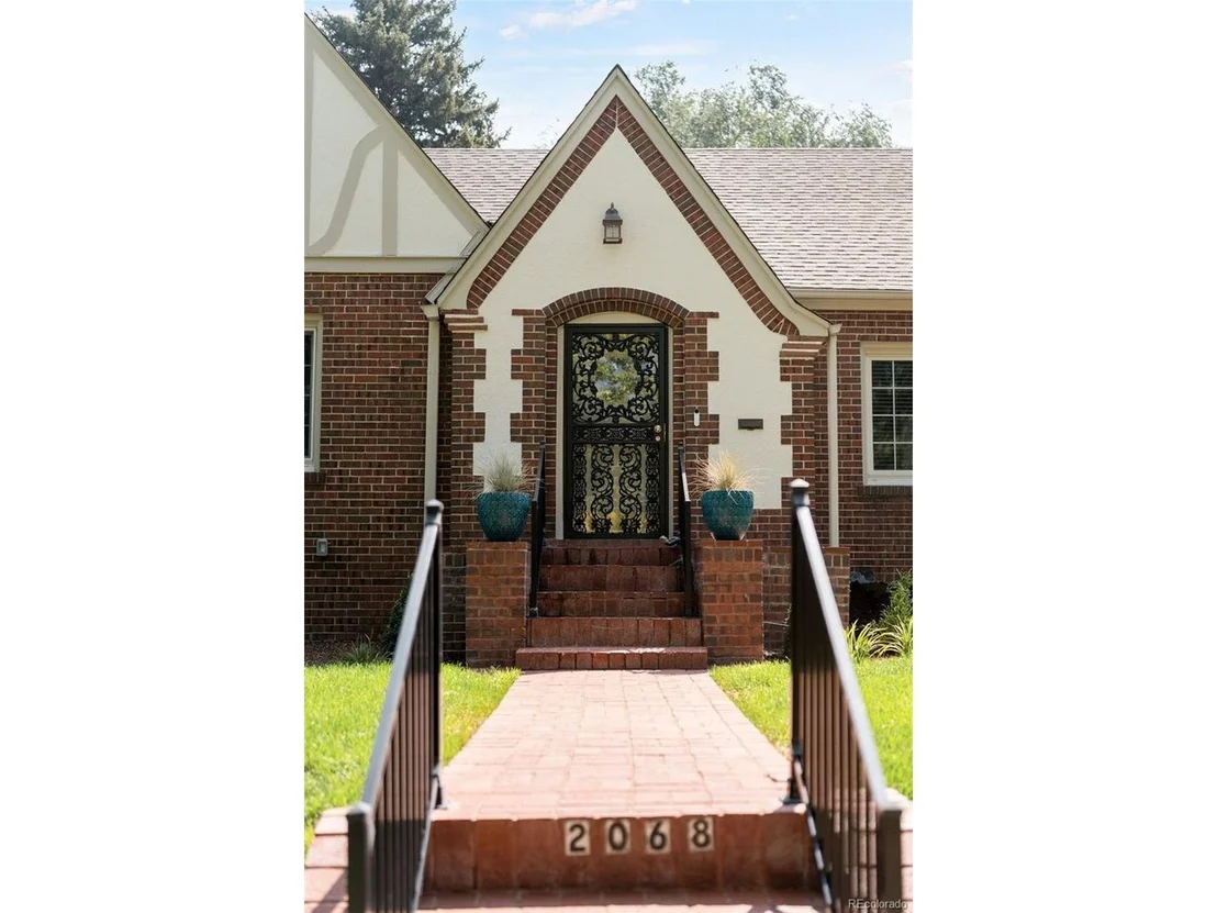 Photo of 2068 Jasmine St